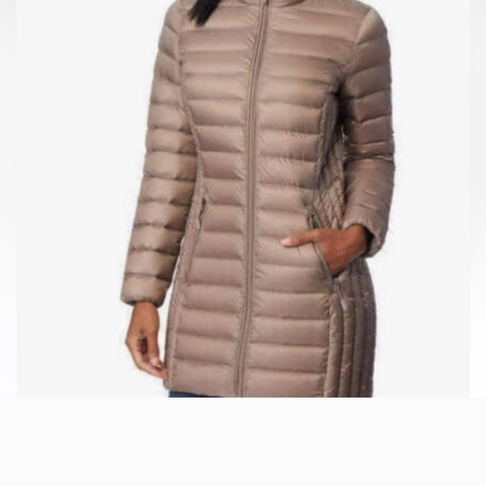 SIZE S. Aventure packable hooded down jacket/coat.